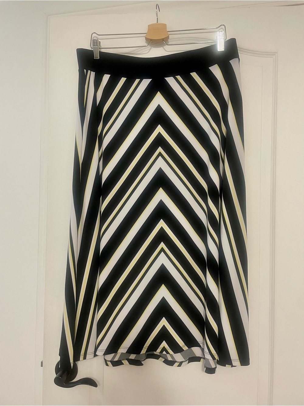 TanJay A-Line Chevron Stripe Midi Skirt - Black, Yellow and White Size XL